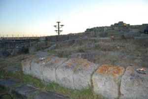 Ara della Regina sul pianoro della Civita