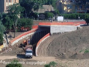 Plus il cantiere dell'ascensore verso il Sacrario