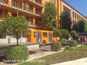 Operai al lavoro a via Marconi