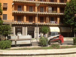 Operai al lavoro a via Marconi