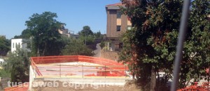 Plus il cantiere dell'ascensore verso il Sacrario