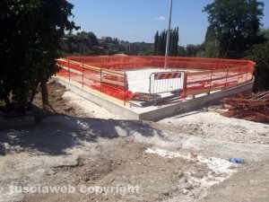Plus il cantiere dell'ascensore verso il Sacrario