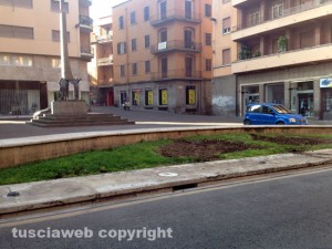 Tolte le fioriere in via Marconi