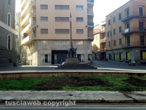 Tolte le fioriere in via Marconi
