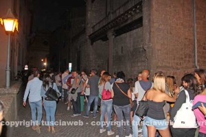 La fila per arrivare in piazza