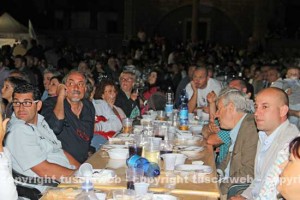 Il tavolo con alcune autorità