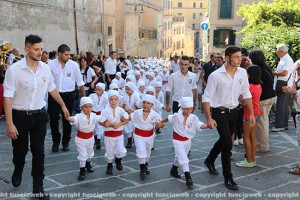 Santa Rosa - Il corteo dei piccoli facchini del Pilastro