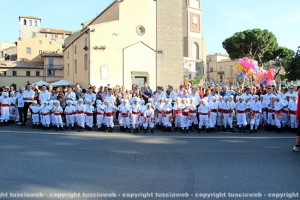 Santa Rosa - Il corteo dei piccoli facchini del Pilastro