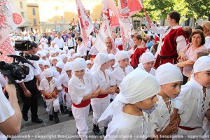 Santa Rosa - Il corteo dei piccoli facchini del Pilastro