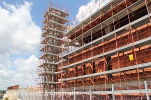 Il cantiere alla chiesa dei santi Ilario e Valentino a Villanova
