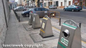 I contenitori della differenziata a Ondara in Spagna