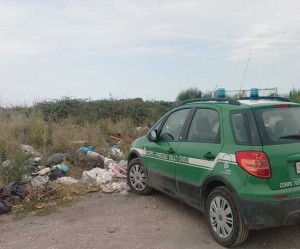 Rifiuti abbandonati - Controlli della Forestale