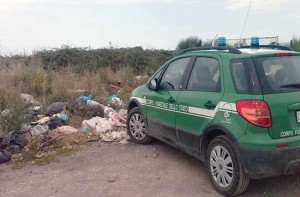 Rifiuti abbandonati - Controlli della Forestale