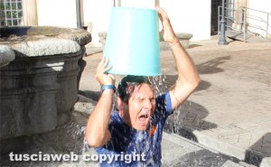 Ice Bucket Challenge contro la Sla - La secchiatta di Francesco Serra