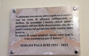 La targa dedicata a Sergio Paglieri