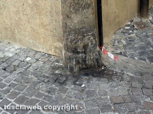 Viterbo ridotta a un orinatoio