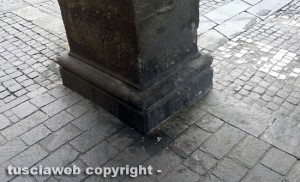 Viterbo ridotta a un orinatoio