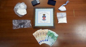 La droga e i contanti sequestrati