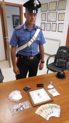 La droga e i contanti sequestrati