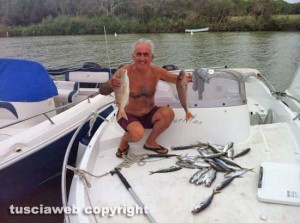 L'assessore Alvaro Ricci coi dentici appena pescati 