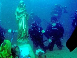 La statua della Madonna dello Speronello nei fondali