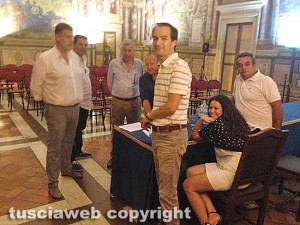 Viterbo - Comune - Bilancio - Riunione notturna a palazzo dei Priori