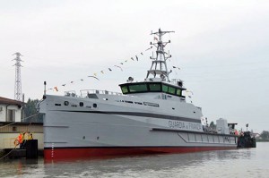 La nave della finanza al porto di Civitavecchia 