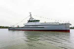 La nave della finanza al porto di Civitavecchia 