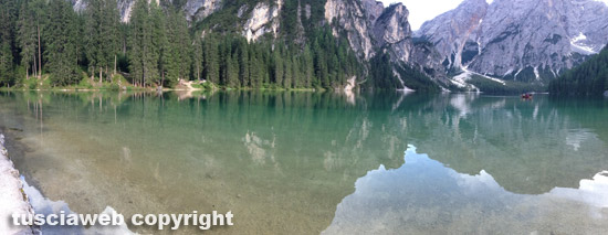 Lago di Braies - Val Pusteria, Alto Adige. Panorama sulle 'Tre Cime di Lavaredo'