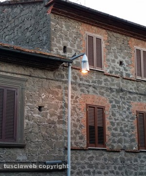 Luce accesa in pieno giorno a Montefiascone