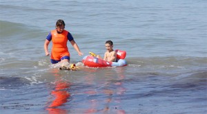 Un cane bagnino del Nucs in azione