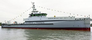 La nave della finanza al porto di Civitavecchia