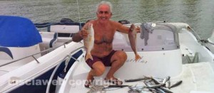 L'assessore Alvaro Ricci coi dentici appena pescati