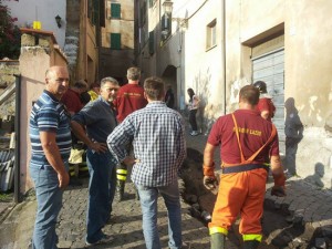 Vigili del fuoco e protezione civile al lavoro