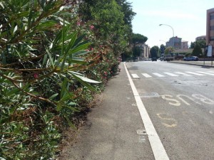 I marciapiedi in pessime condizioni