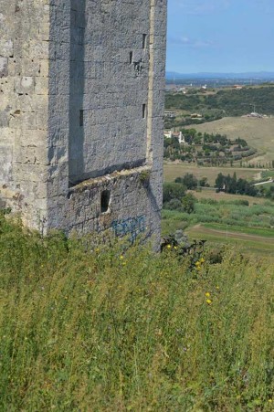 Tarquinia - Atti vandalici al belvedere e nella chiesa di San Giacomo