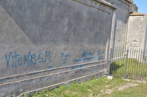 Tarquinia - Atti vandalici al belvedere e nella chiesa di San Giacomo