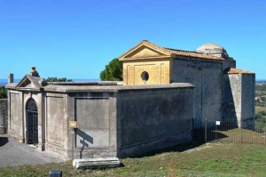 Tarquinia - RIpuliti la chiesa e il belvedere 
