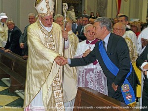 Il vescovo Fumagalli con il presidente della provincia Meroi