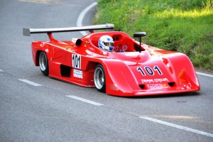 Un'auto storica durante la Coppa del Cimino