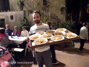 La cena della notte delle candele a Vallerano