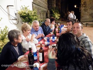 La cena della notte delle candele a Vallerano