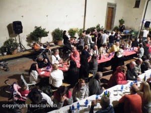 La cena della notte delle candele a Vallerano