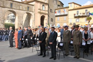 La consegna della Bandiera d'onore a Farnese