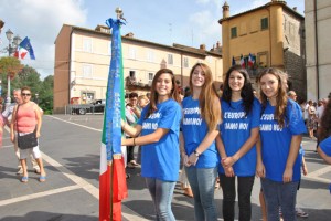 La consegna della Bandiera d'onore a Farnese