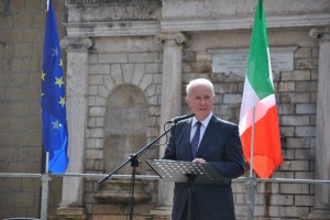 La consegna della Bandiera d'onore a Farnese