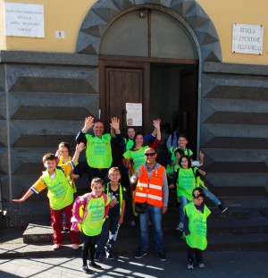 Montefiascone - Il sindaco Luciano Cimarello e i ragazzi del Piedibus