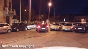 Viterbo - Parcheggio selvaggio in piazza Crispi