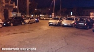 Viterbo - Parcheggio selvaggio in piazza Crispi