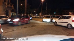 Viterbo - Parcheggio selvaggio in piazza Crispi